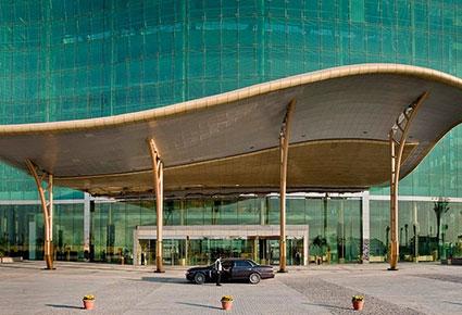 فندق Meydan في دبي ... وجهة محبي الخيول والسباقات